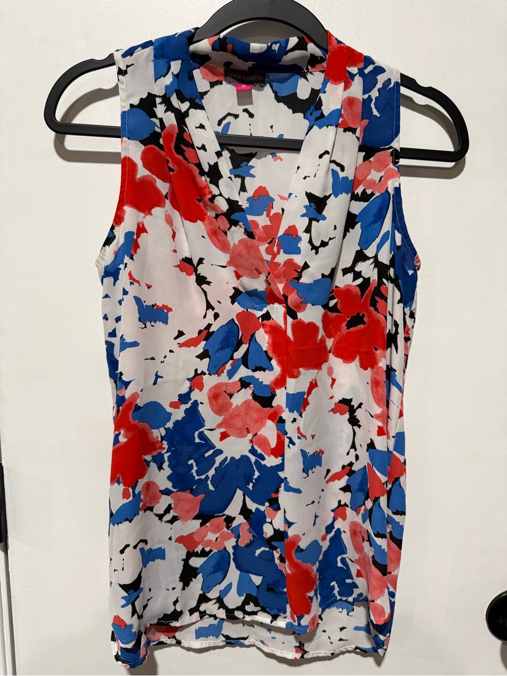 Vince Camuto Sleeveless V-Neck Blouse in White with Blue & Red Print-#1466